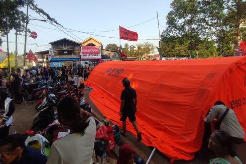 BPBD DKI Bangun Tenda Pengungsian untuk Korban Kebakaran di Manggarai 