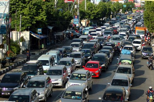 Saat Jalan Macet, Sebaiknya Tuas Transmisi Mobil Matik Berada di Netral atau Drive?