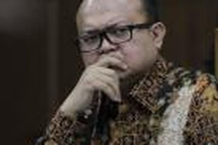 Terdakwa kasus suap kepada anggota DPR terkait penyelidikan di Kejaksaan Tinggi Sumatera Utara dan Kejaksaan Agung, Patrice Rio Capella mengikuti sidang lanjutan di Pengadilan Tipikor, Jakarta Pusat, Senin (23/11/2015). Pada sidang lanjutan dengan agenda mendengarkan keterangan saksi itu, Jaksa Penuntut Umum meminta keterangan Gatot terkait uang Rp 200 juta yang diberikan kepada Rio Capella melalui Fransisca Insani Rahesti. TRIBUNNEWS/HERUDIN