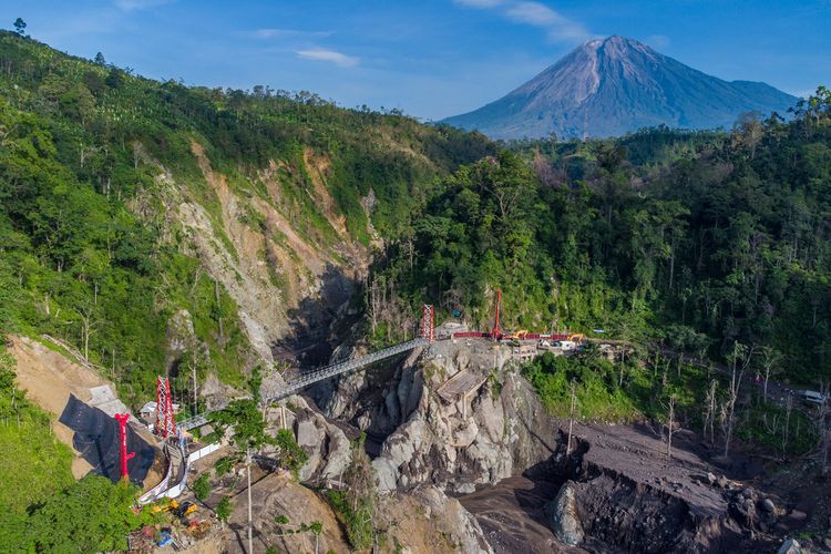 Jembatan Gantung Gladak Perak Lumajang, Minggu (1/5/2022).