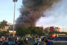 40 Mobil Damkar Dikerahkan, Api Pasar Senen Belum Padam