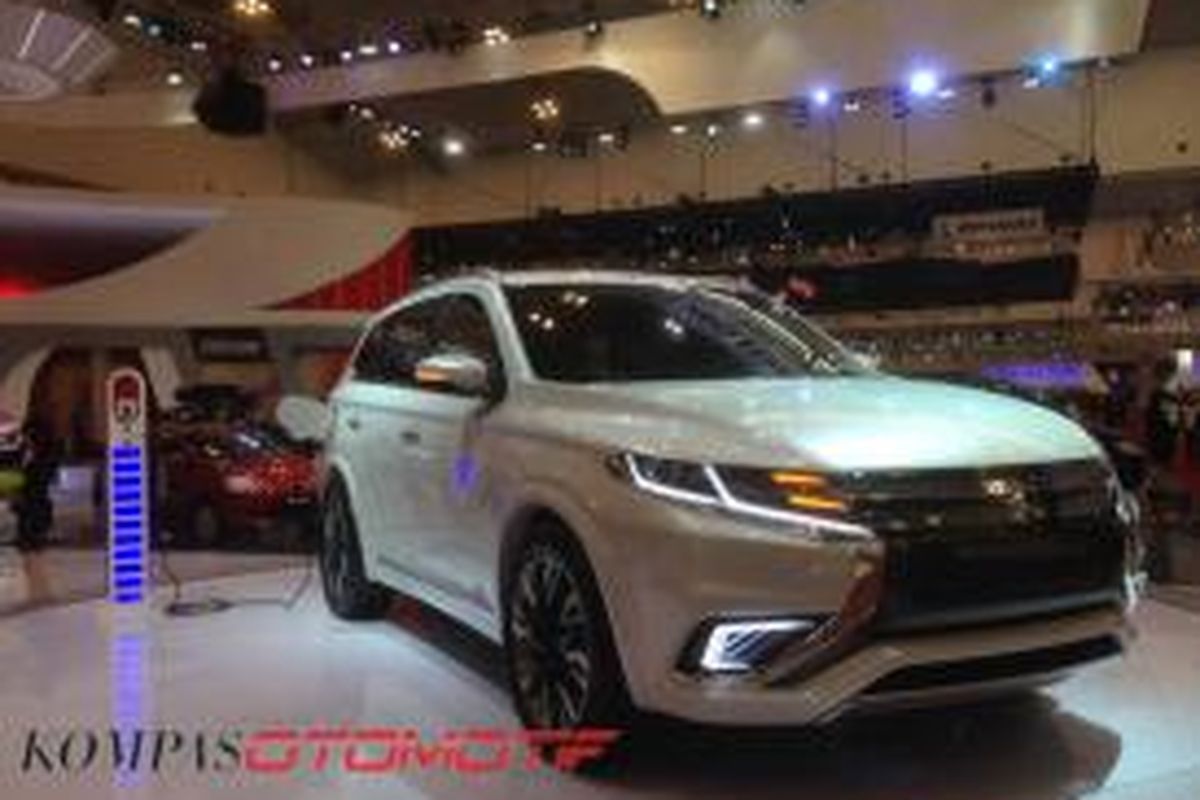 Mitsubishi Outlander PHEV (Plug-in Hybrid Electric Vehicle) Concept-S