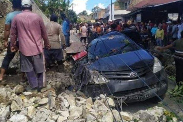 Bangunan PPU Katolik di Jalan Josep Sinaga Parapat, Simalungun, ambruk pada Senin (28/6/2021). 