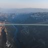 Jembatan Tertinggi Dunia di China Resmi Dibuka, Ada Fasilitas untuk Wisata