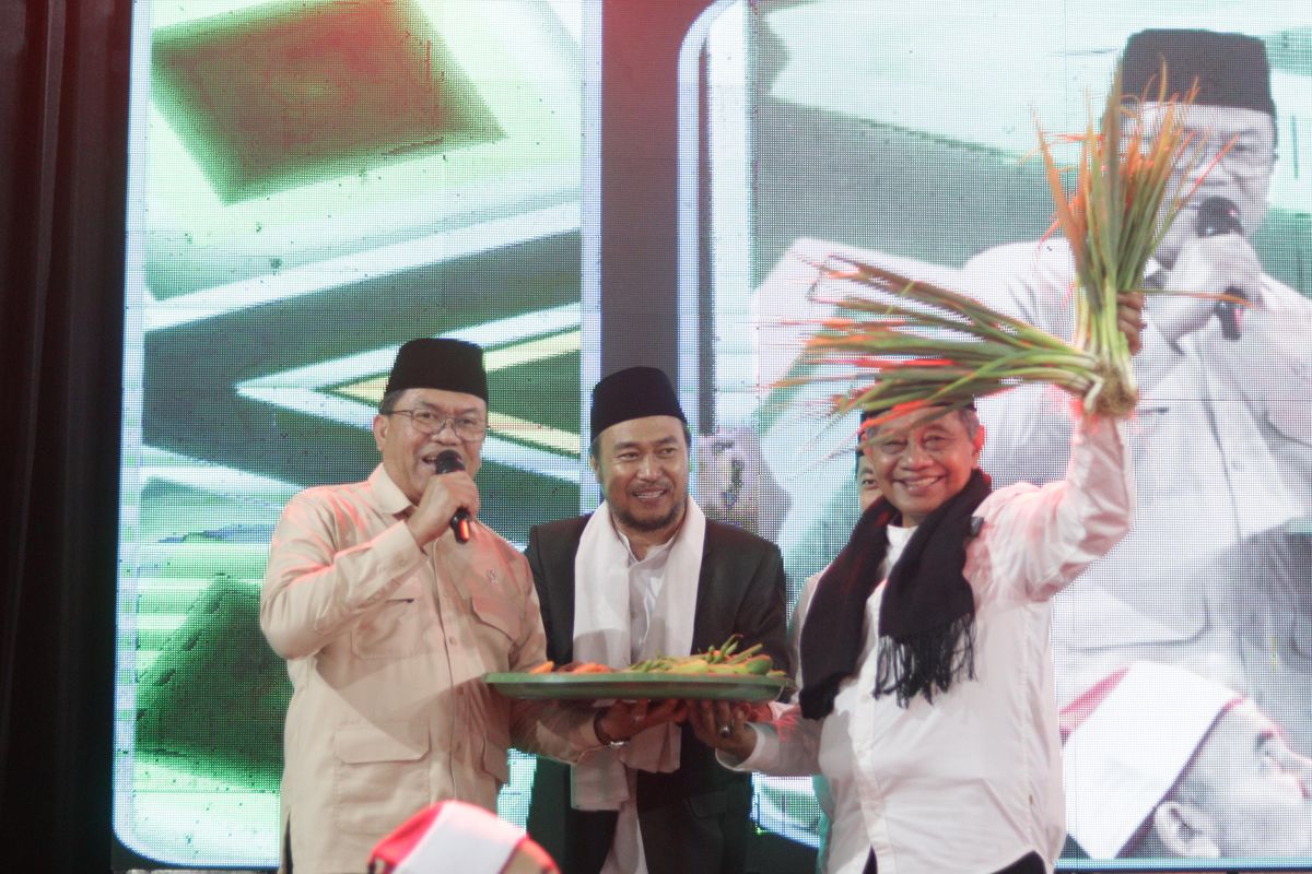 Pondok Pesantren Cipasung di Tasikmalaya, Jawa Barat, memulai langkah besar menuju usia satu abad dengan meluncurkan program Cipasung Kampung Pangan dan Santripreneur, Kamis (27/11/2025) malam.