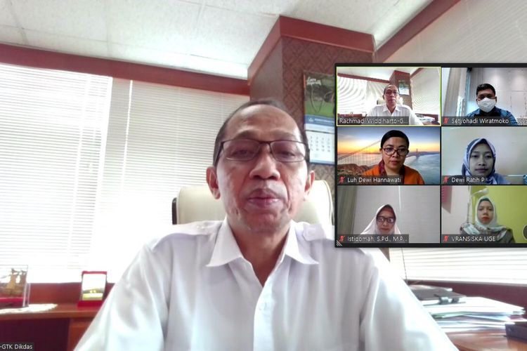 Direktur GTK Pendidikan Dasar, Rachmadi Widdiharto dalam pengumuman Sayembara Video Pendek Materi Pembelajaran Masa Pandemi Covid-19 (24/11/2020).