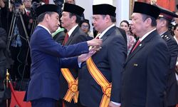 Kawal Perekonomian Indonesia, Menko Airlangga Terima Tanda Kehormatan Bintang Republik Indonesia Utama