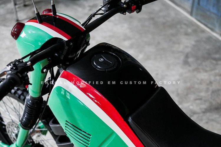 Modifikasi D-Tracker 150 bergaya ala Belalang Tempur milik Kesatria Baja Hitam