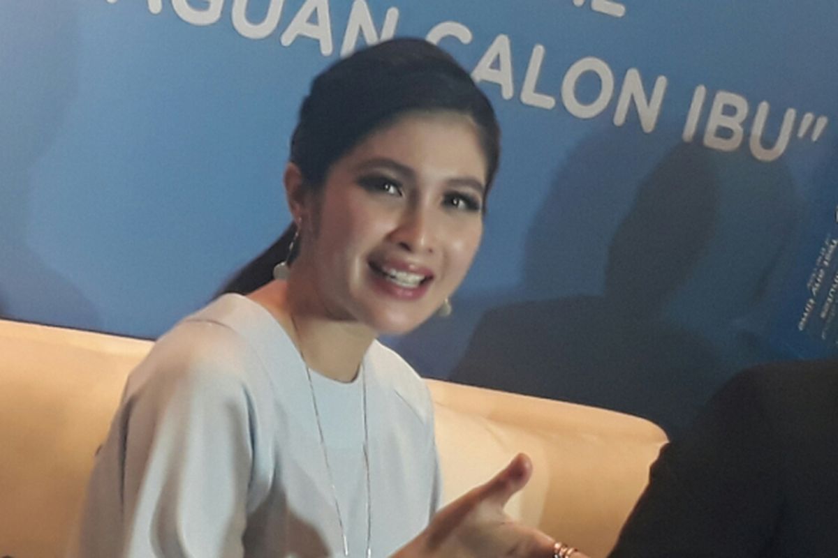 Sandra Dewi bercerita tentang kehamilannya yang sudah usia tujuh bulan di Equity Tower, kawasan SCBD, Jakarta Selatan, Kamis (28/9/2017).