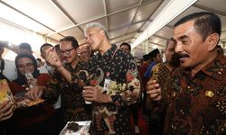 Menko Darmin Terkejut Saat Mencicip Roti Gaplek Khas Wonogiri