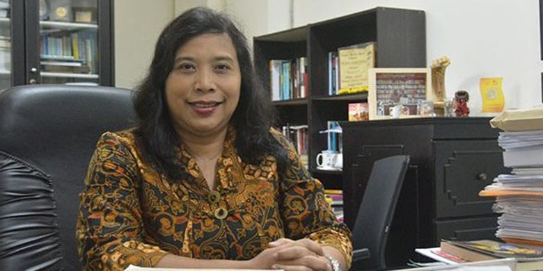 Dosen Fakultas Ilmu Budaya (FIB) sekaligus pakar Kajian Budaya dan Gender Universitas Airlangga (UNAIR) Surabaya, Prof Diah Ariani Arimbi SS MA PhD