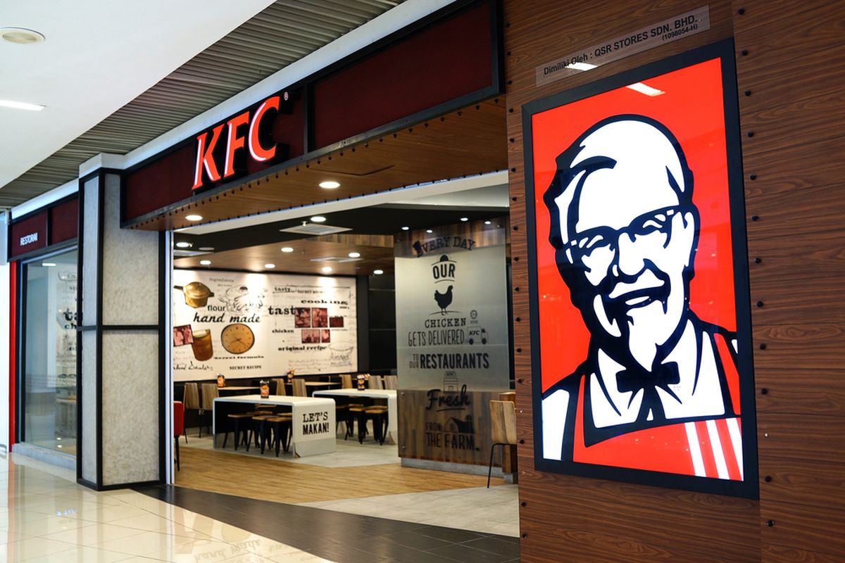 Ilustrasi gerai restoran cepat saji Kentucky Fried Chicken (KFC) di Penang, Malaysia. 