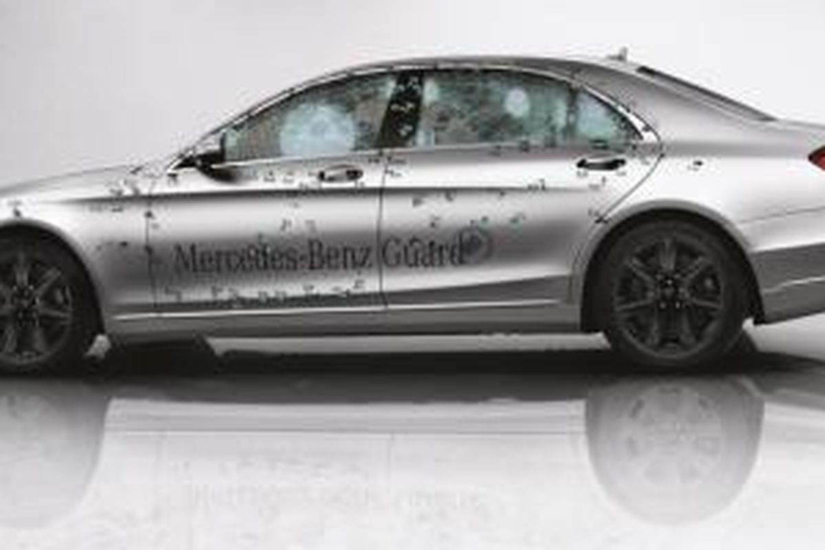 Mercedes-Benz S600 Guard terdiri dari bodi berlapis baja, ban anti pecah, hingga kaca tebal.