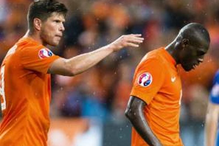 Bruno Martins Indi (kanan) dikartu merah pada laga Belanda vs Islandia, Kamis (3/9/2015). 