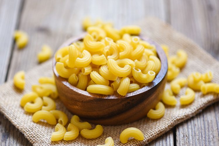Ilustrasi macaroni mentah yang siap dijadikan macaroni schotel. 
