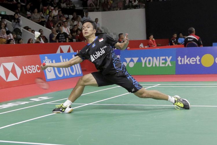 Pebulu tangkis putra Indonesia Anthony Sinisuka Ginting saat melawan pebulu tangkis Cina Zhao Junpeng di pertandingan Daihatsu Indonesia Masters 2019 di Istora Senayan, Jakarta, Kamis (24/1/2019).