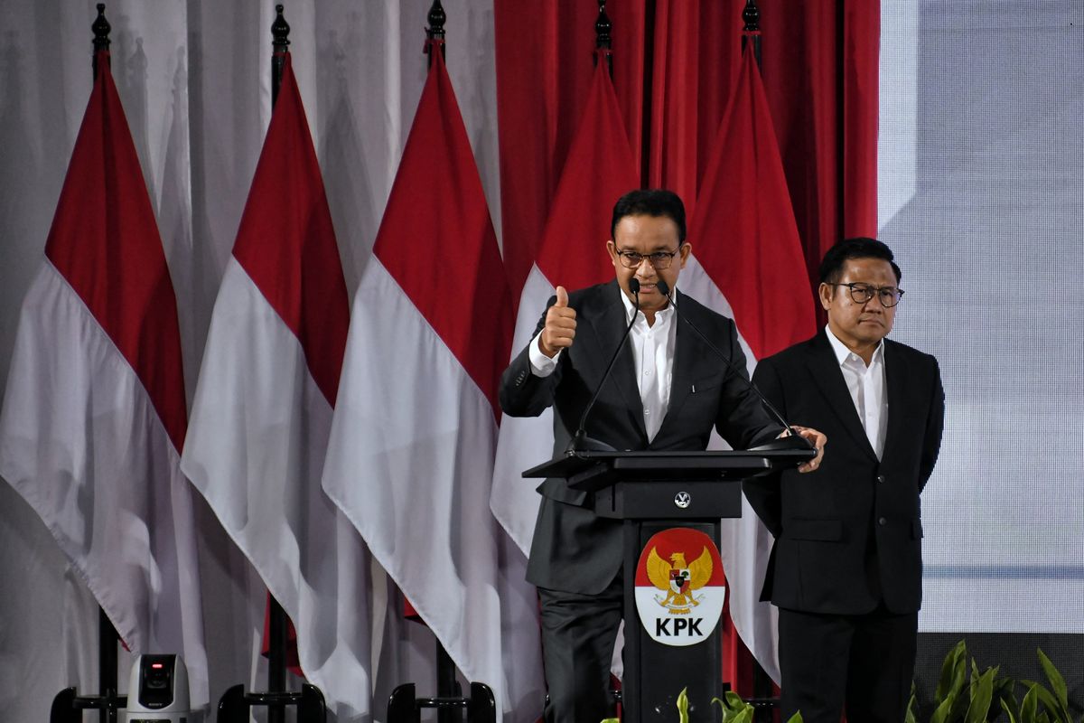 Calon presiden (capres) nomor urut 1 Anies Baswedan bersama calon wakil presiden (cawapres) nomor urut 1 Gus Muhaimin saat menjadi pemateri pertama dalam acara Paku Integritas Calon Presiden dan Wakil Presiden yang digelar Komisi Pemberantasan Korupsi (KPK), di Gedung KPK, Rabu (17/1/2024).