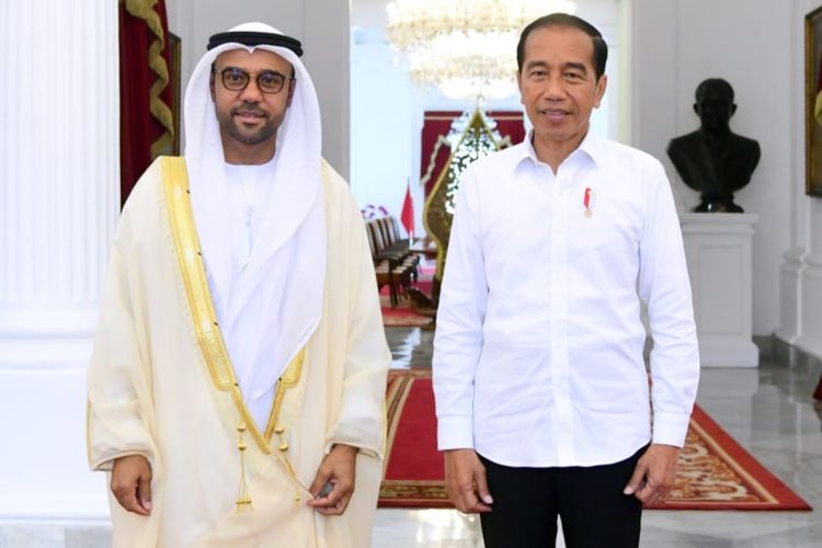 Indonesia's President Joko Widodo (right) receives in audience the Ambassador of the United Arab Emirates to Indonesia Abdulla Salem Al Dhaheri in the Merdeka Palace, Jakarta on Tuesday, April 4, 2023.  