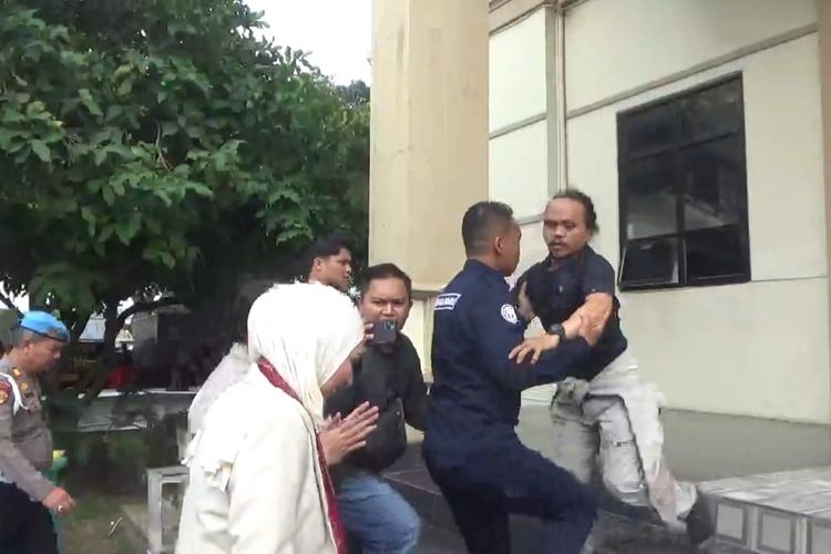 AJI Jambi Kecam Polisi yang Menghalangi Wartawan Saat Liput Kunjungan DPR