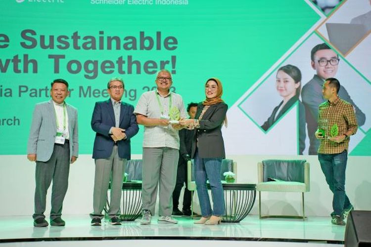 Kurangi Emisi Karbon, Schneider Gelar Green Heroes