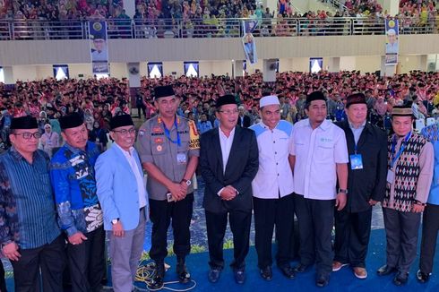 Wali Kota Makassar Hadiri Wisuda Santri Daerah