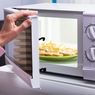 Microwave Harus Dibersihkan Setelah Mencairkan Makanan Beku, Kenapa?