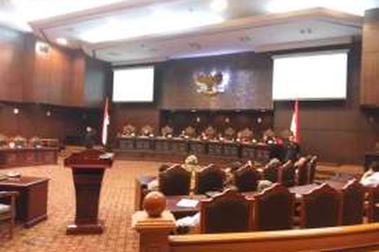 Mahkamah Konstitusi menggelar sidang putusan gugatan uji materi atau judicial review (JR) terkait keabsahan barang bukti berupa dokumen elektronik yang diajukan oleh Setya Novanto, Rabu (7/9/2016).