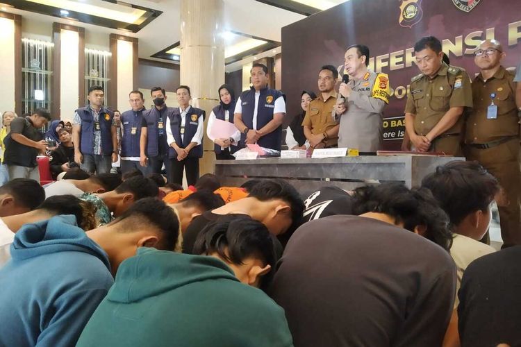 Sebanyak 21 remaja ditangkap Satreskrim Polrestabes Palembang lantaran terlibat tawuran, Senin (18/12/2023).