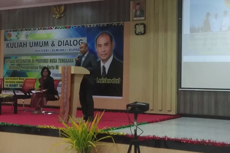 Gubernur Nusa Tenggara Timur (NTT) Viktor Bungtilu Laiskodat, saat memberi kuliah umum di hadapan ratusan mahasiswa dan dosen Politeknik Kesehatan (Poltekes) Kementerian Kesehatan Kupang, Sabtu (14/3/2020) siang