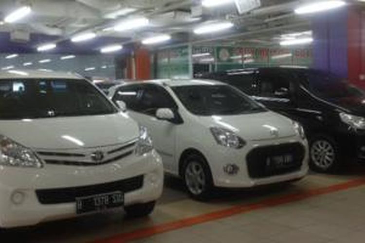 Salah satu mobil Toyota Avanza yang dijual di Bursa Mobil Bekas Mall MGK Kemayoran