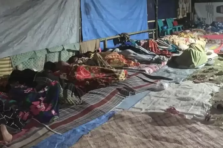 Kondisi Terkini Pengungsi Gempa Flores, Tidur di Tenda Darurat, Jaringan dan Listrik Padam