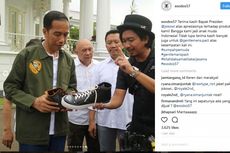 Mengapa Jokowi Lebih Sering Pakai Sepatu Sneakers ke Mana-mana?