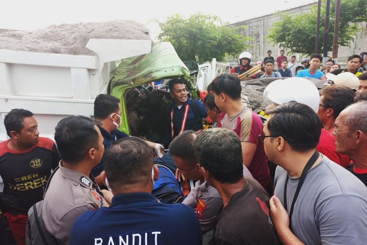 Kecelakaan Beruntun di Ponorogo, 4 Orang Luka dan Sopir Truk Sempat Terjepit