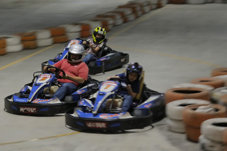 Gokart menjadi salah satu wisata minat khusus bagi pecinta wisata olahraga, salah satu tempatnya di Semarang Speedway, Marina, Semarang.