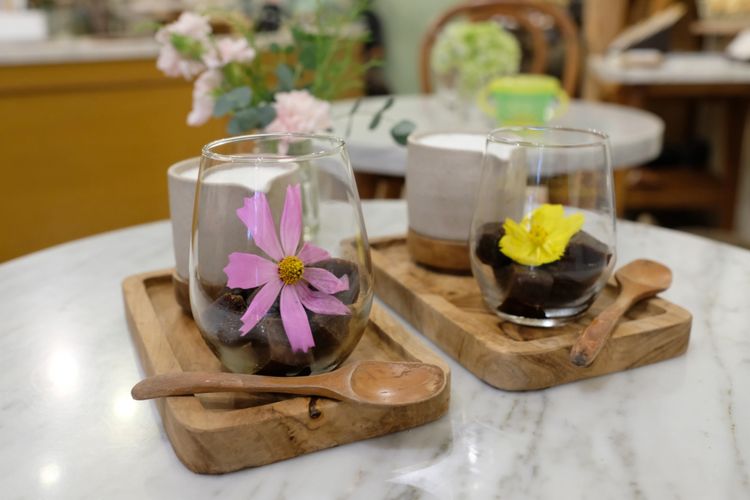 Kaffee Cubes, kopi dengan madu dan bunga yang bisa dimakan