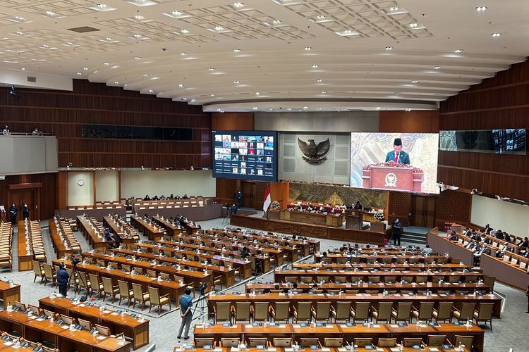 Menteri Dalam Negeri Tito Karnavian saat berpidato usai RUU Papua Barat Daya disahka menjadi UU oleh DPR, Kamis (17/11/2022).