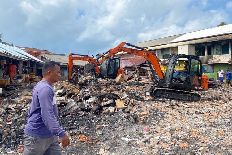 Percepat Pembersihan Puing, Pemkot Balikpapan Targetkan Kios TPS Pasar Sepinggan Rampung Sebulan