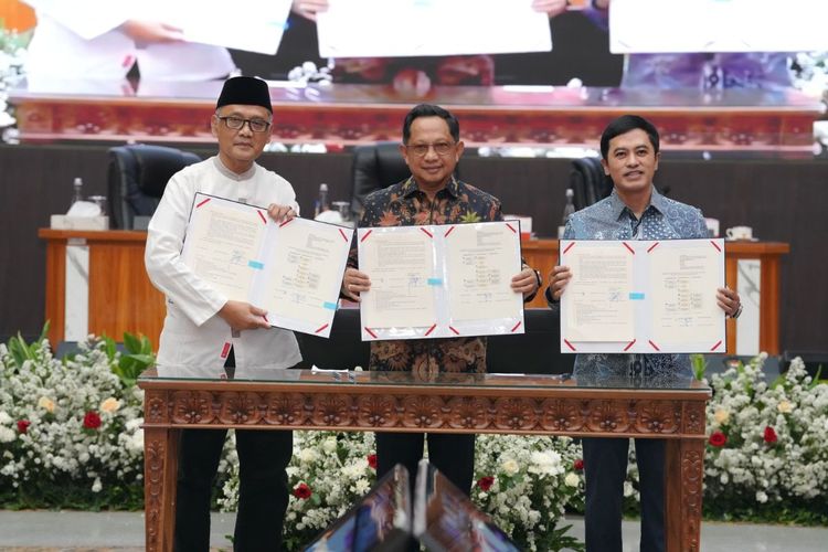 Mendagri Tito Teken SEB, Dukung Digitalisasi Layanan Haji Berbasis Data Kependudukan