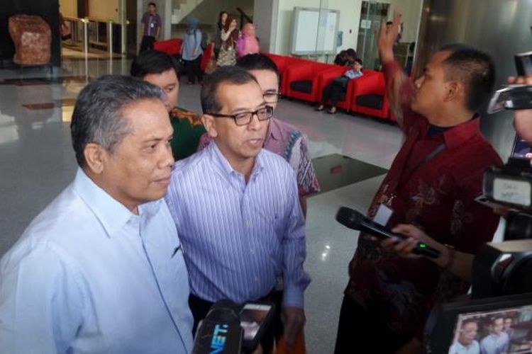 Mantan Direktur Utama PT Garuda Indonesia, Emirsyah Satar, seusai diperiksa sebagai tersangka di Gedung KPK Jakarta, Jumat (17/2/2017).