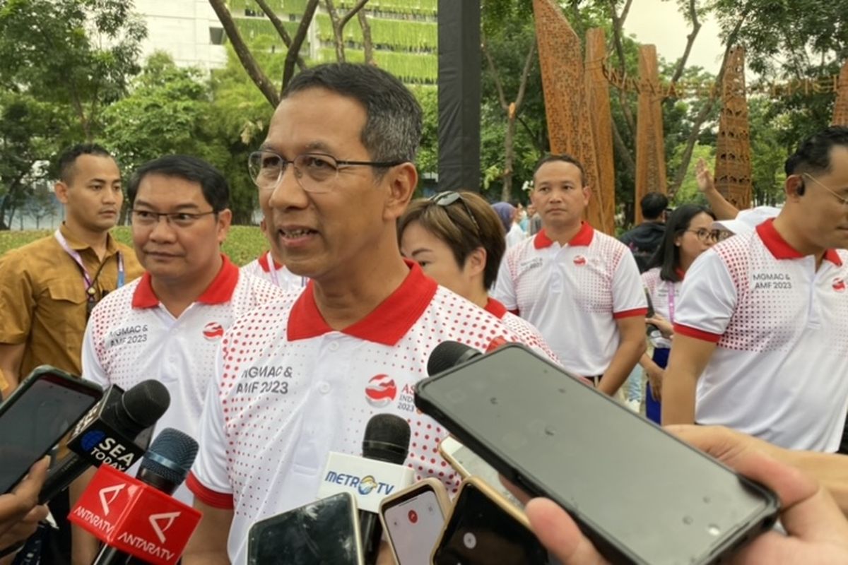 Penjabat Gubernur DKI Jakarta Heru Budi Hartono meresmikan taman yang berada di Kecamatan Kebayoran Baru, Jakarta Selatan pada Rabu (2/8/2023).