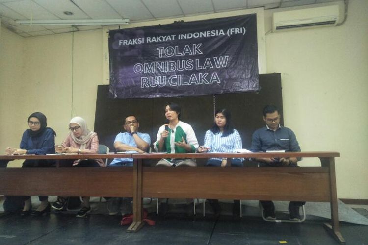 Konferensi Pers Bertajuk Tolak Omnibus Law RUU Cilaka, di Kantor LBH Jakarta, Kamis (30/1/2020)