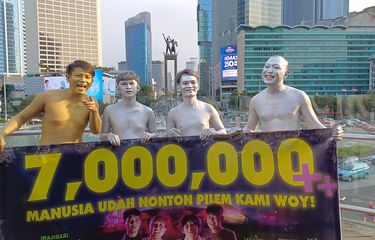 6 Fakta di Balik Momen Bintang Utama Agak Laen Berdandan Ala ...