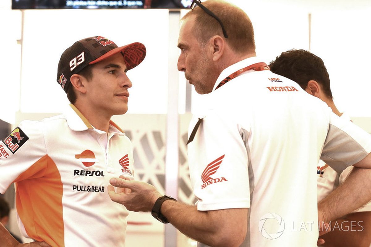 Livio Suppo dan Marc Marquez.