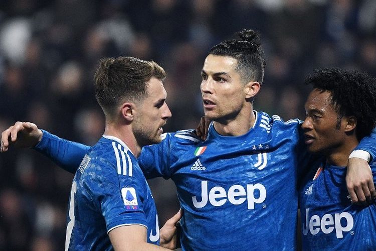 Penyerang Juventus, Cristiano Ronaldo, berselebrasi usai mencetak gol dalam pertandingan Liga Italia antara SPAL vs Juventus pada Sabtu (22/2/2020).