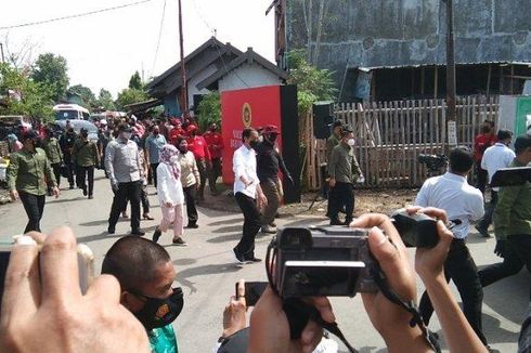 Jokowi Masuk ke Perkampungan di Klaten, Pantau Vaksinasi Door to Door