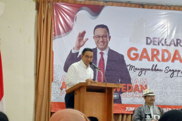 Calon presiden nomor urut 1 Anies Baswedan saat menghadiri deklarasi dukungan relawan Garda Matahari di Gedung Joeang 45, Jakarta Pusat, Jumat (17/11/2023).