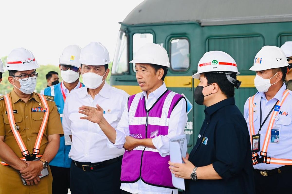 Presiden Joko Widodo (Jokowi) saat mengecek progress Kereta Cepat Indonesia China (KCIC) di Kabupaten Bandung. 