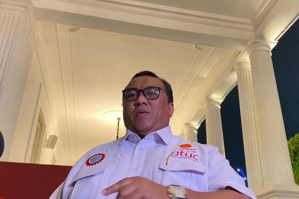 Presiden Konfederasi Serikat Pekerja Seluruh Indonesia (KSPSI) Andi Gani Nena Wea usai menemui Presiden Joko Widodo di Istana Kepresidenan, Jakarta Pusat, Selasa (17/9/2024).