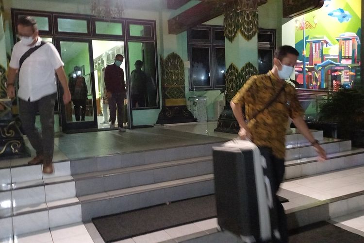 Koper yang dibawa oleh anggota KPK dari kantor Wali Kota Yogyakarta, Rabu (7/6/2022)