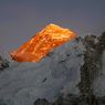 Covid-19 Nepal Makin Mengkhawatirkan, China Hentikan Pendakian ke Gunung Everest
